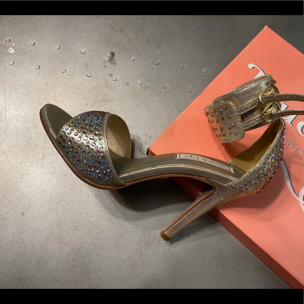 Touch Ups by Benjamin Walk 7M Heels Champagne